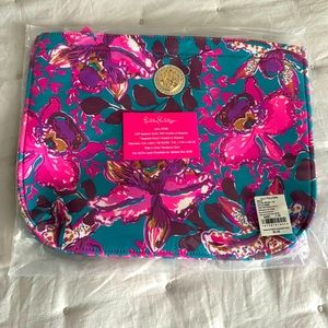 🎁 NWT Lilly Pulitzer neoprene pouch in Orchid You Not Swim